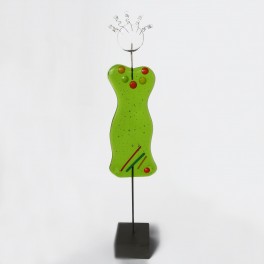 Kvindefigur, grøn kjole. 27 cm høj
