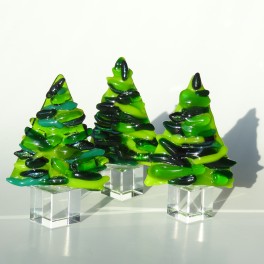 269. Træer. 6,5 - 7,5 cm høje inkl. fod. Små grønne på krystalfod, 3 stk (1)