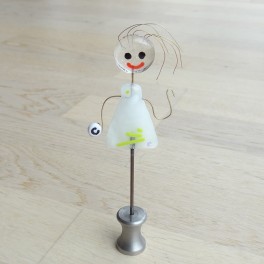 432. Konfirmand med lime striber. C i hånden