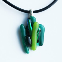 80303. Halssmykke. Grønt, staver 26x18mm