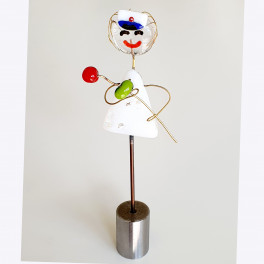 91003. Student,13 cm, blå hue og rose i hånden