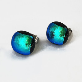 13307. Ørestikker. 11x11 mm. Turkis smykkeglas. Kir. stål